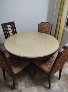 Dining Table With 4 chairs,Glass top on table