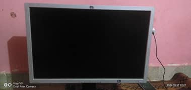 sellling for lcd 24 inch Hp Hd garaphics no fault 10/10condtion