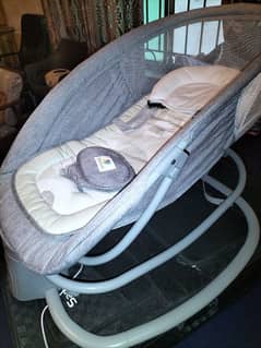 Mastela swing 4 in 1. Almost new jxt 2 month used