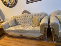 Beautiful 6seater  sofa set few months used