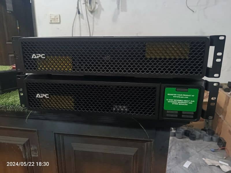 APC SRT2200VA ON-LINE UPS 1