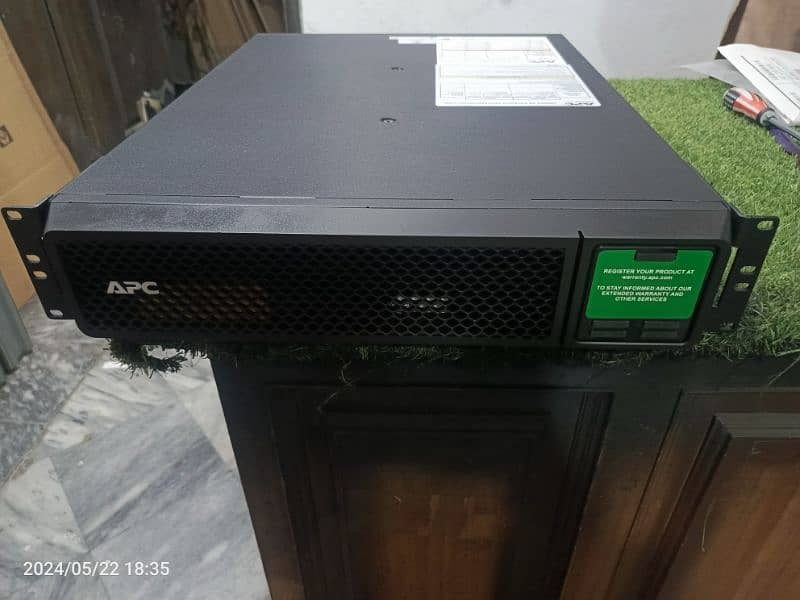 APC SRT2200VA ON-LINE UPS 2