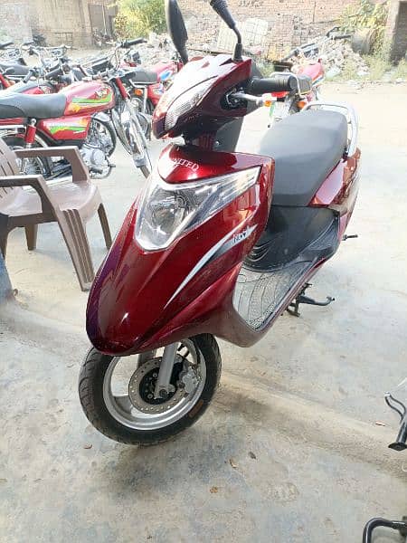 scooty available petrol 49cc 11