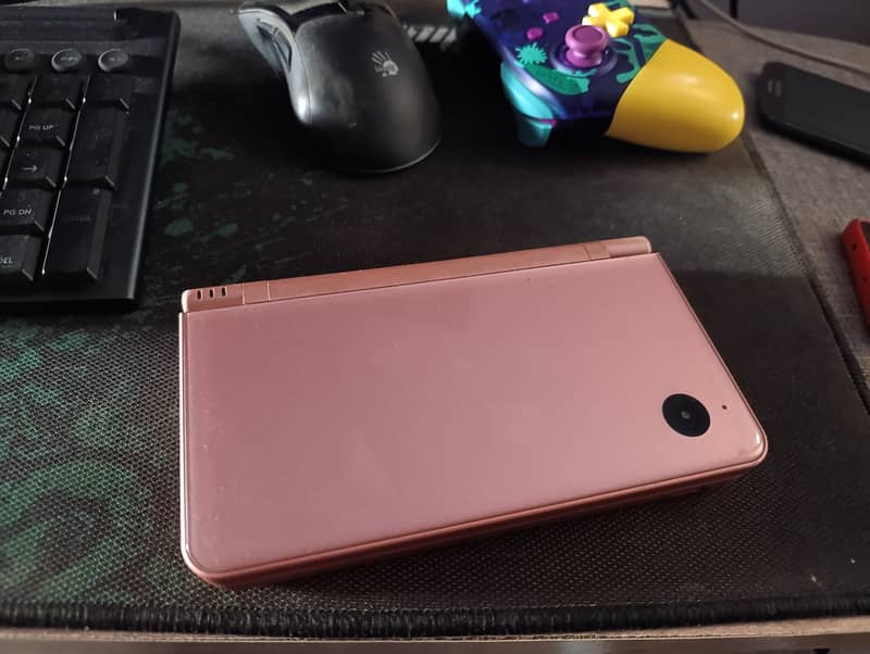 Nintendo DSi XL 1