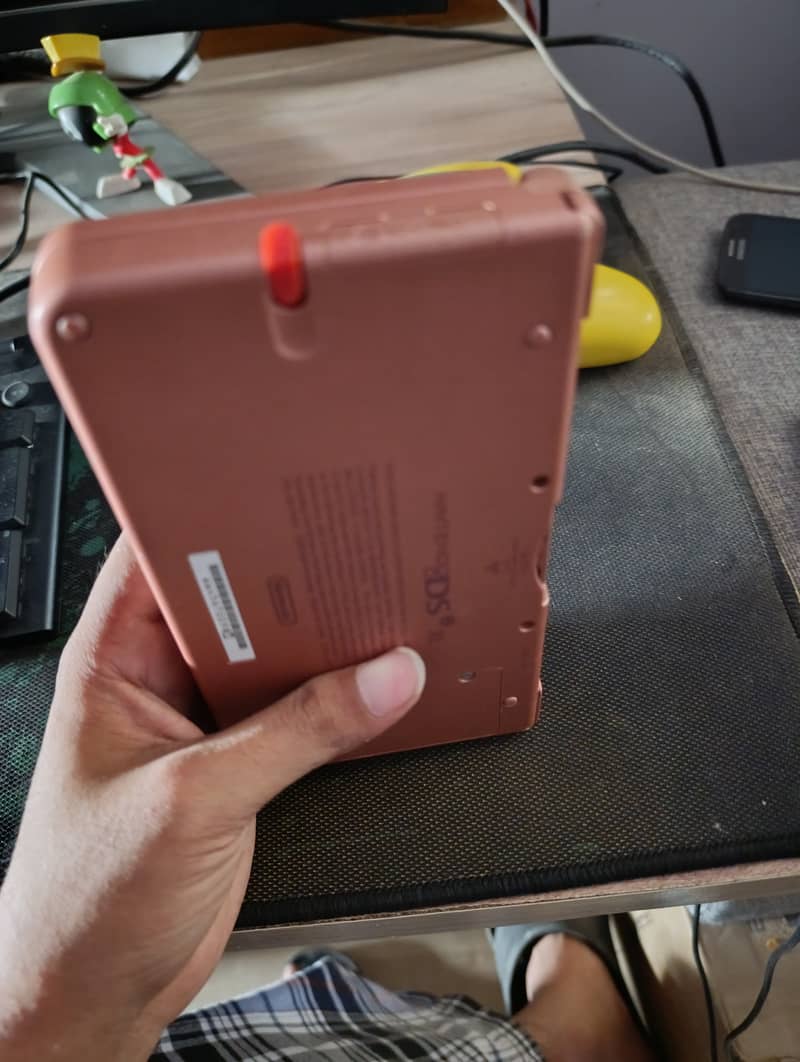 Nintendo DSi XL 3