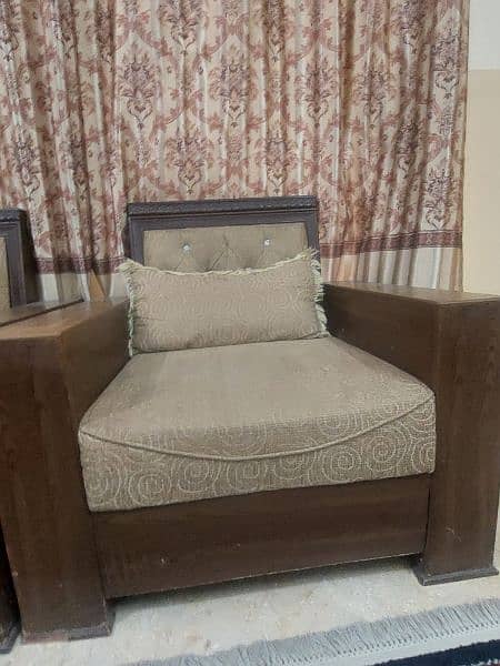 excellent condition Sofa for Sale 4