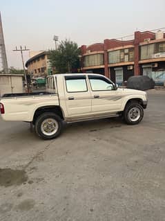 Toyota Hilux 2000 /2010 registered islamabad number
