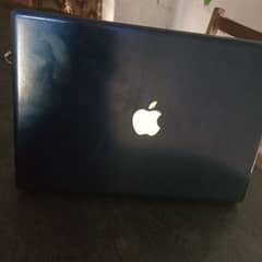Apple Mac book with window 7 (good condition)