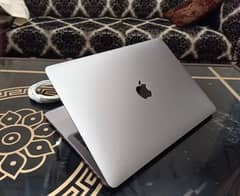 Apple Macbook Pro New One Hand minor use 100% Genioun All Ok