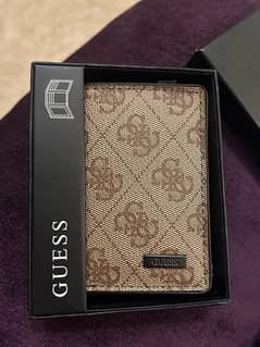 GUESS TRIFOLD