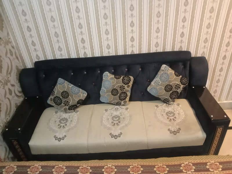 complete set of sofa and dewan 0