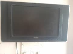 Sony TV 18 inches, excellent condition with original remote
