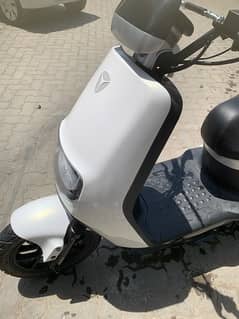 Yadea es8 pro electric scooter for sale