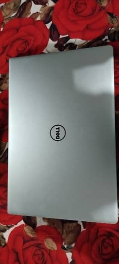 Dell XPS 13 core i5 7th gen 8/ 256 4k touch.     03034961100
