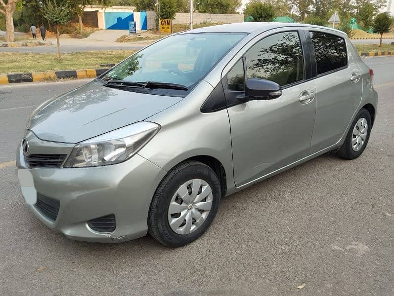 Toyota Vitz F 2013 3