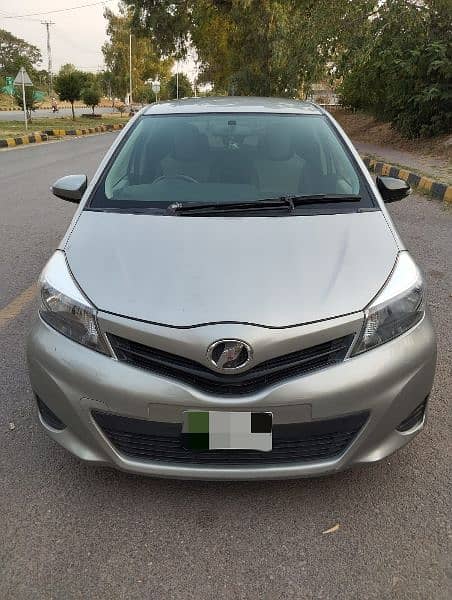 Toyota Vitz F 2013 4