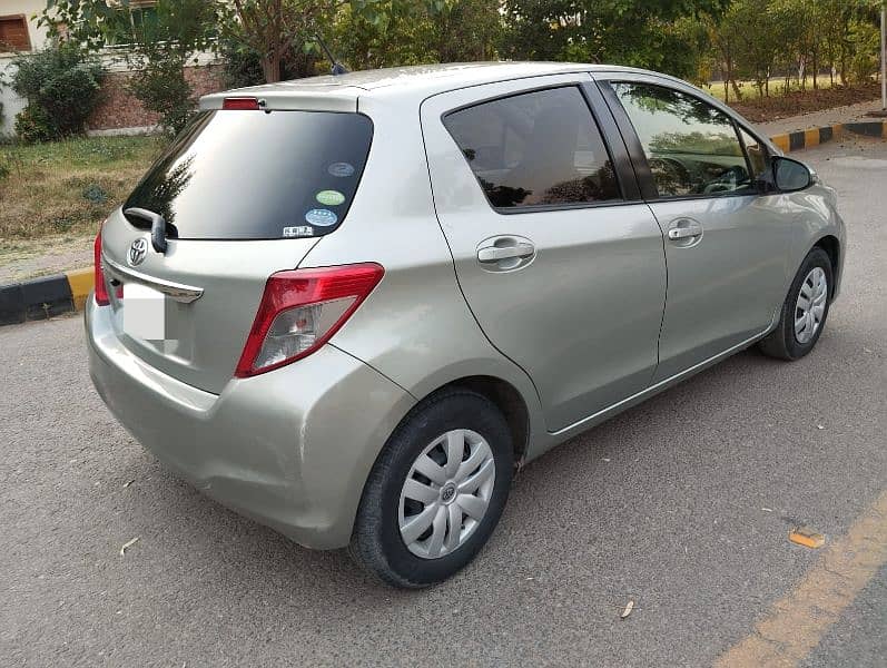 Toyota Vitz F 2013 6