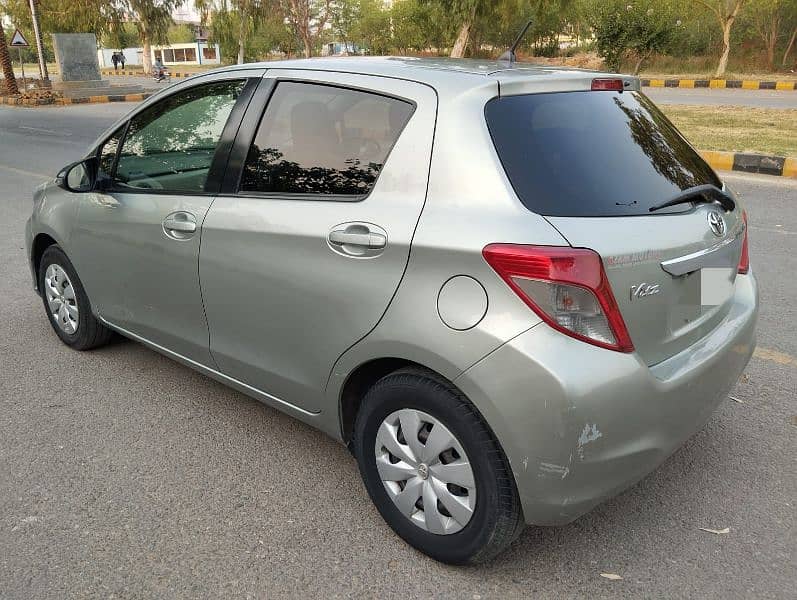 Toyota Vitz F 2013 8