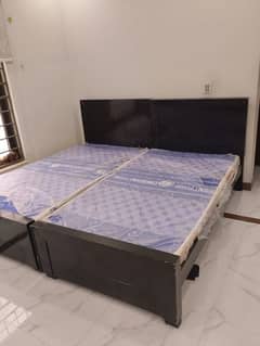 Single beds with out matress