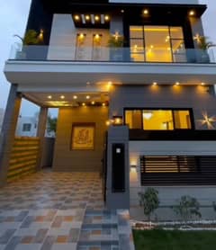 MadinaTown Y block comersial house 5 marla triple story for sale