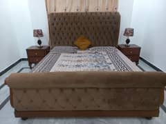 wooden with poshish king size bed