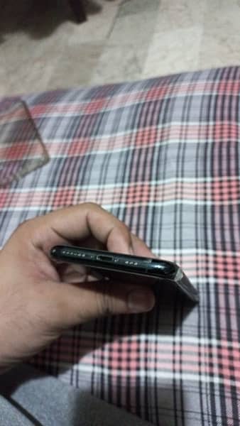 Iphone 11 pro 256GB pta approved with box back glass crack 1