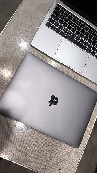 macbook Pro M1 chip excellent 2