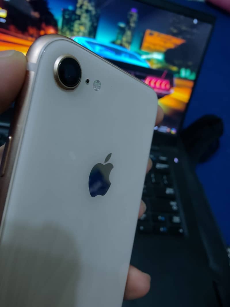 iPhone 8 64gb Excellent Condition. . . 6