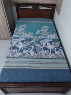 Wood/lakri Ka mazboot bed and high quality mattress condition 10/10