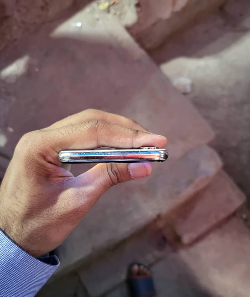 Iphone x 256gb Available 5