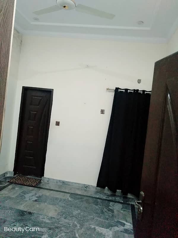Vip beautiful 4 marla lower portion is available for rent in sabzazar lhr 5