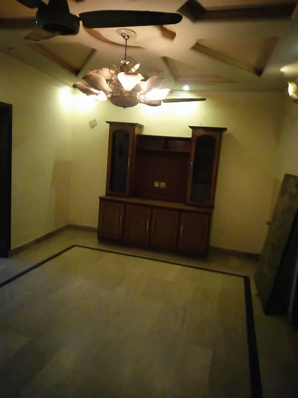 Vip beautiful 6 marla upper portion is available for rent in sabzazar lhr 4