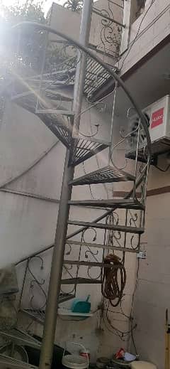 Round Stairs/Spiral stairs/ladder 12 feet for sale urgent