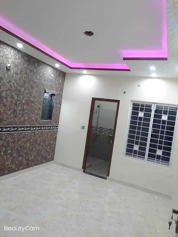 Vip beautiful 5 marla upper portion is available for rent in sabzazar lhr 4