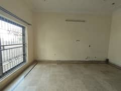 01-Kanal 03-Bedroom's Upper Portion Available For Rent.