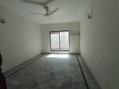 10 MARLA FLAT SECOND FOOR FOR SALE IN REHMAN GARDENS NEAR DHA PHASE 1