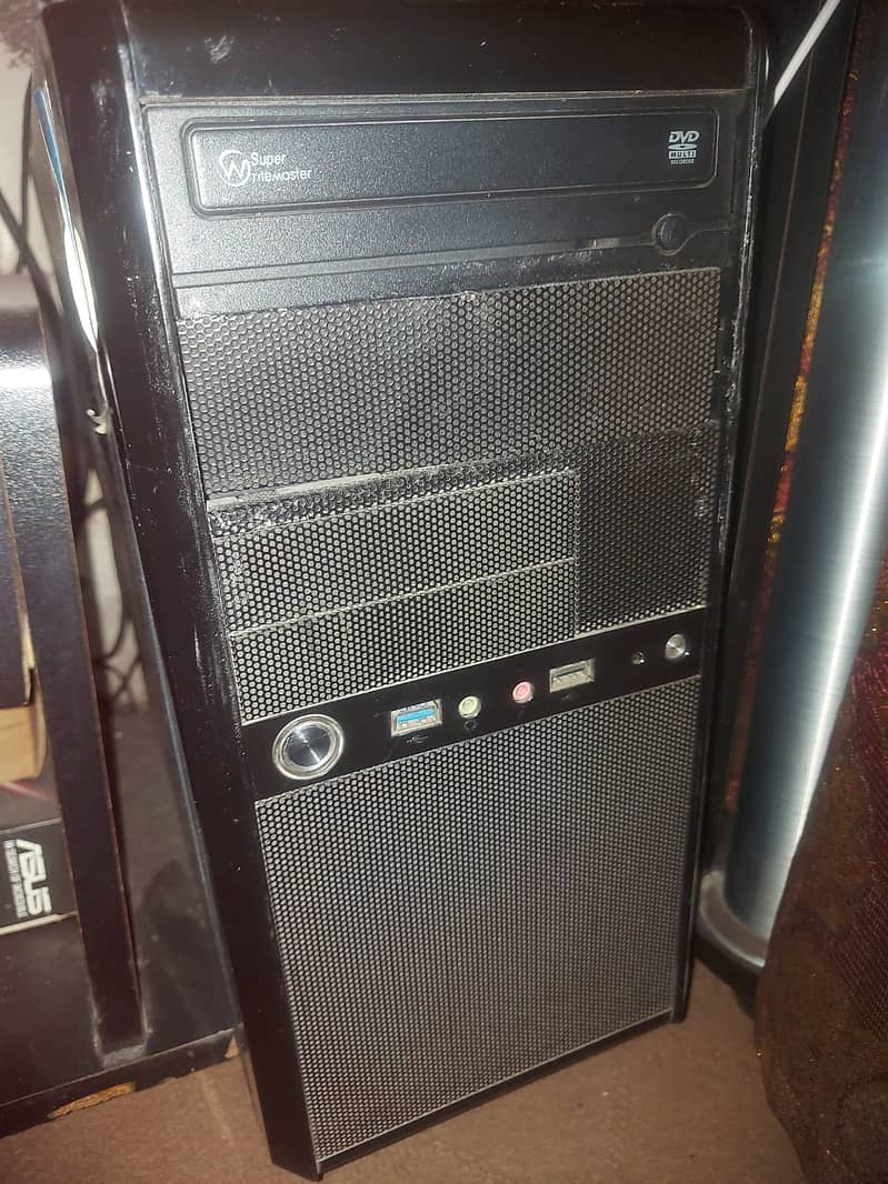 Gaming PC With Monitor, Mouse & Keyboard, i5 4th Gen, GTX 750ti 1