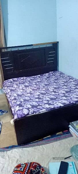 queen size bed with spring mattress 1
