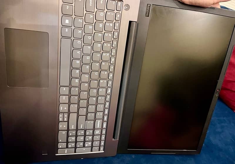 Lenovo V330-15IKB( I7- 8th generation) barely used 9