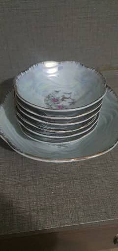 Fragile glass bowls set