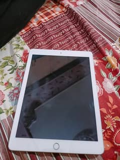 iPad 5generation 10by10 32bg charge ka sat silver
