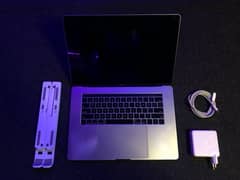 Macbook Pro 2018 ( 15 inch ) 16gb ram