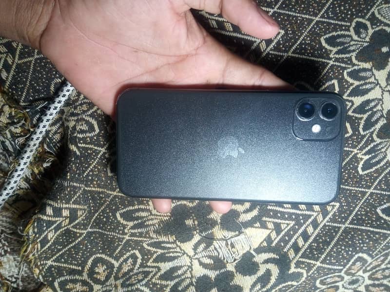 iPhone 11 non pta  64gb betry health 82 condition 10  10 3