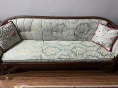 5 seater sofa set very good condition in seesham wood