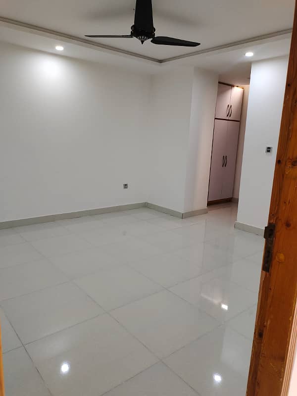 Proper 3bedrooms Unfurnished Appartment Available For Rent in E 11 4 isb Wapda meter 7