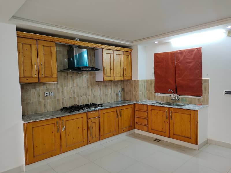Proper 3bedrooms Unfurnished Appartment Available For Rent in E 11 4 isb Wapda meter 11