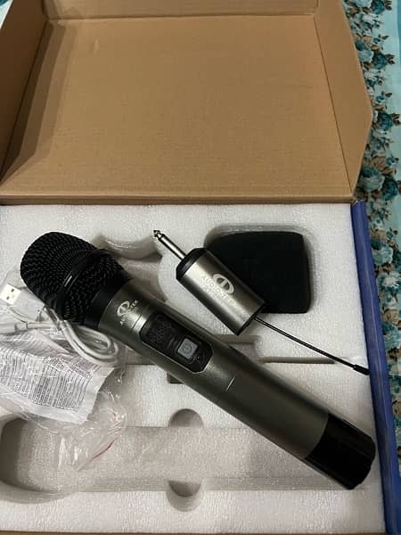 Mic wireless connected 0