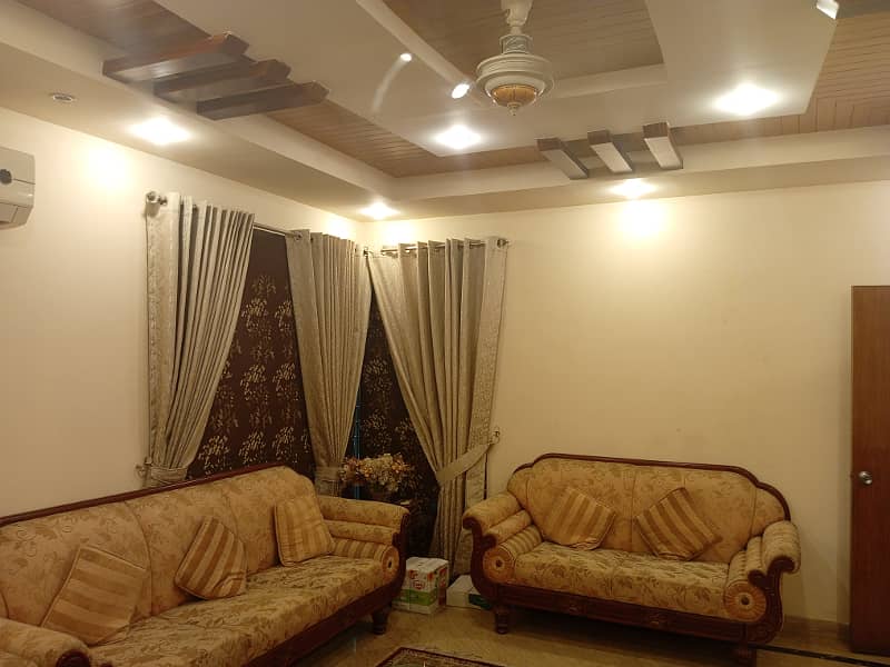 BEAUTIFUL LOWER PORTION AVAILABLE FOR RENT IN ALLAMA IQBAL TOWN 11