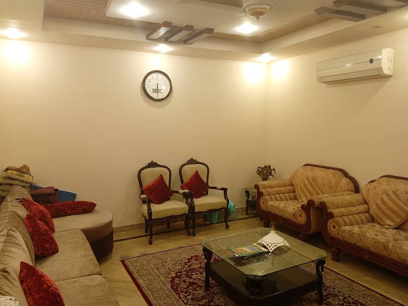 BEAUTIFUL LOWER PORTION AVAILABLE FOR RENT IN ALLAMA IQBAL TOWN 12