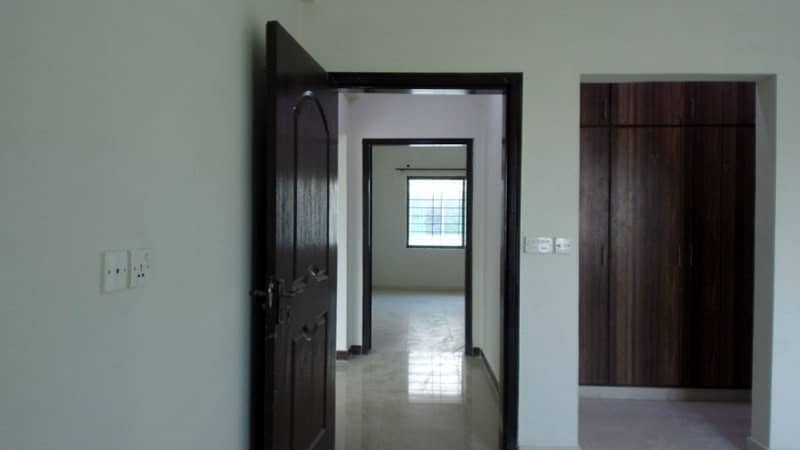 10 Marla 3 Bed Flat For Rent In Askari 11 Lahore 11